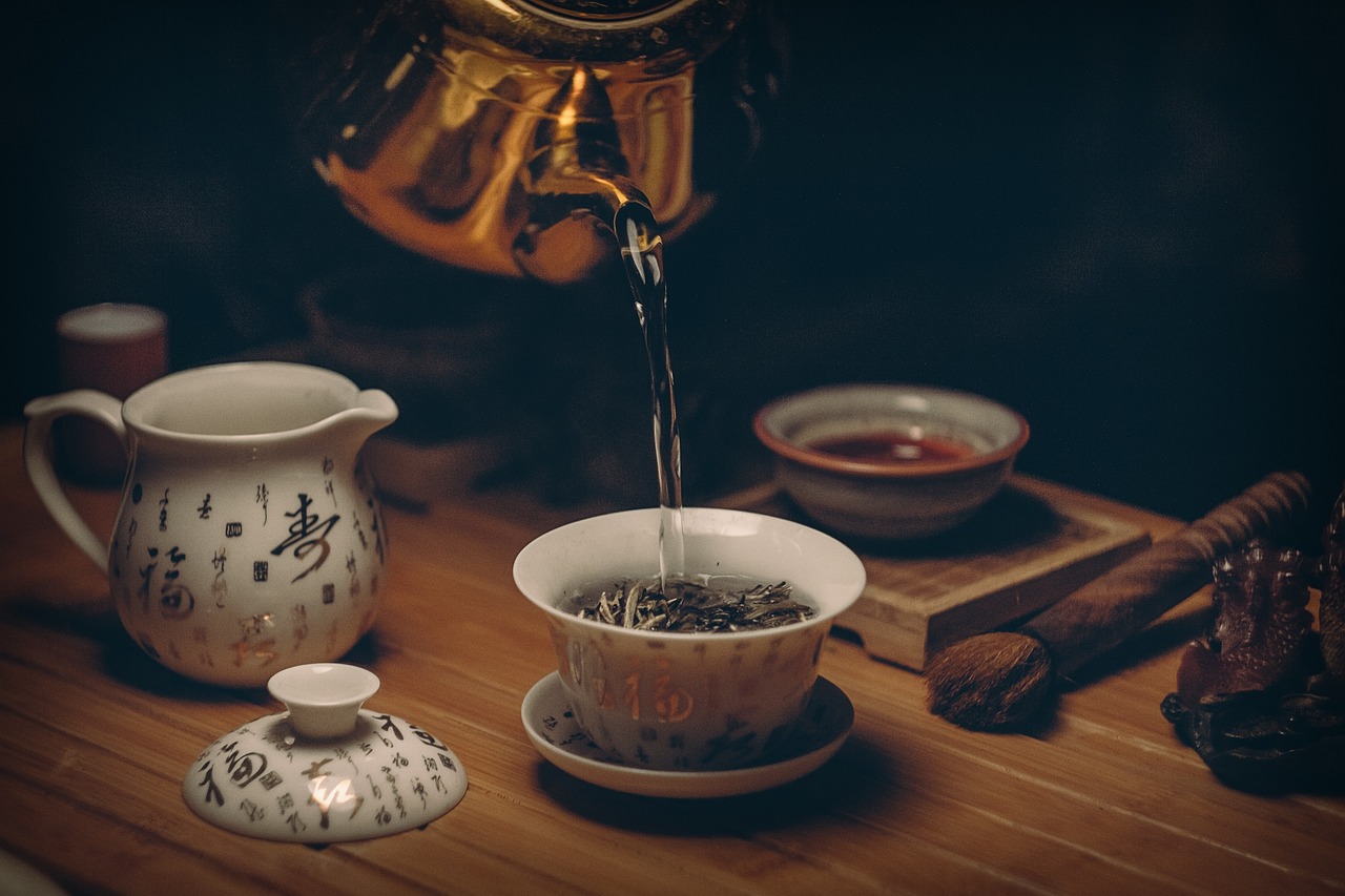 tea, cup, pot, tea leaves, pour, pouring, pouring tea, tea time, tea ceremony, tea cup, beverage, hot tea, drink, kitche
